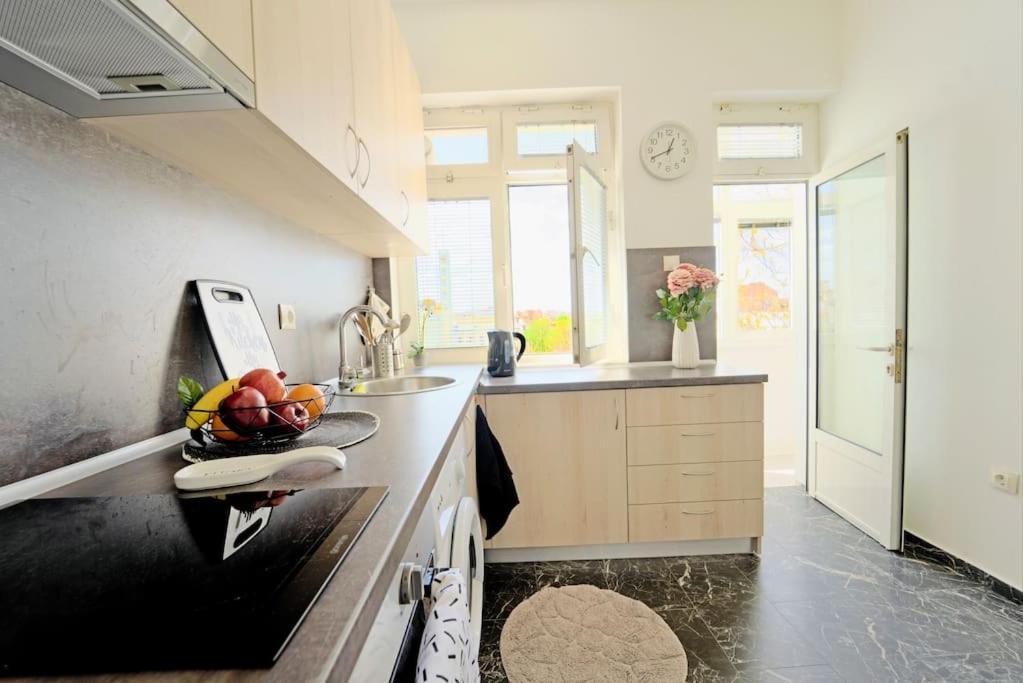 Cozy 1-Bedroom Flat In The Very Center Of סופיה מראה חיצוני תמונה