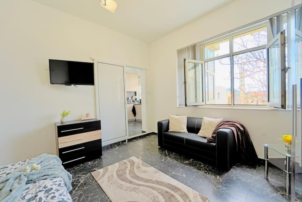 Cozy 1-Bedroom Flat In The Very Center Of סופיה מראה חיצוני תמונה