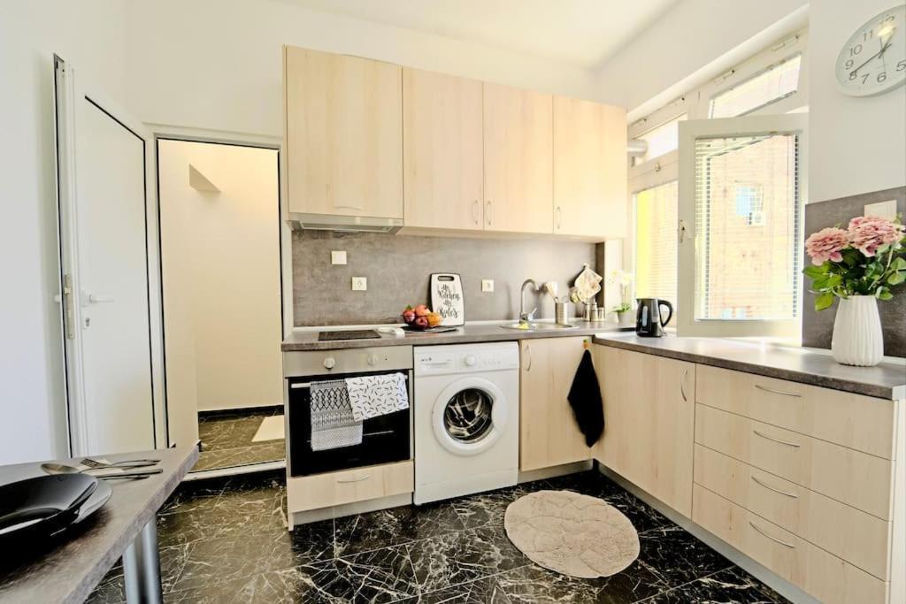 Cozy 1-Bedroom Flat In The Very Center Of סופיה מראה חיצוני תמונה