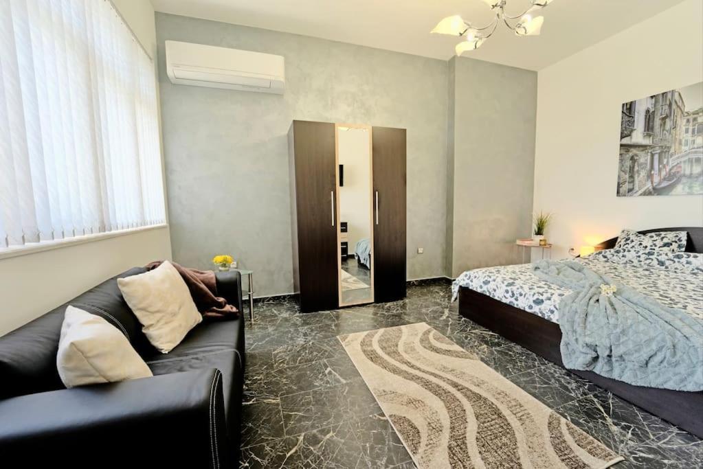 Cozy 1-Bedroom Flat In The Very Center Of סופיה מראה חיצוני תמונה