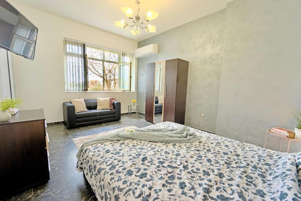 Cozy 1-Bedroom Flat In The Very Center Of סופיה מראה חיצוני תמונה