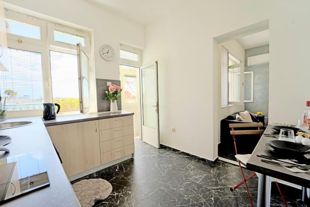 Cozy 1-Bedroom Flat In The Very Center Of סופיה מראה חיצוני תמונה