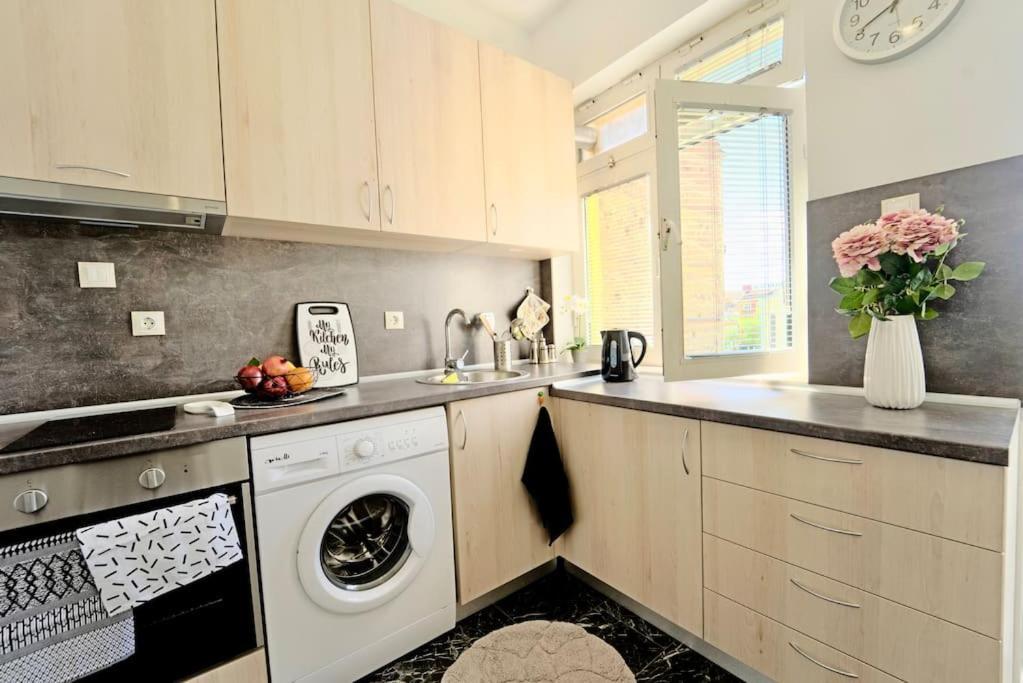 Cozy 1-Bedroom Flat In The Very Center Of סופיה מראה חיצוני תמונה